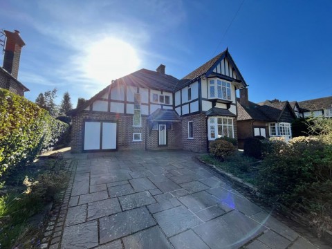 London Road North, Poynton