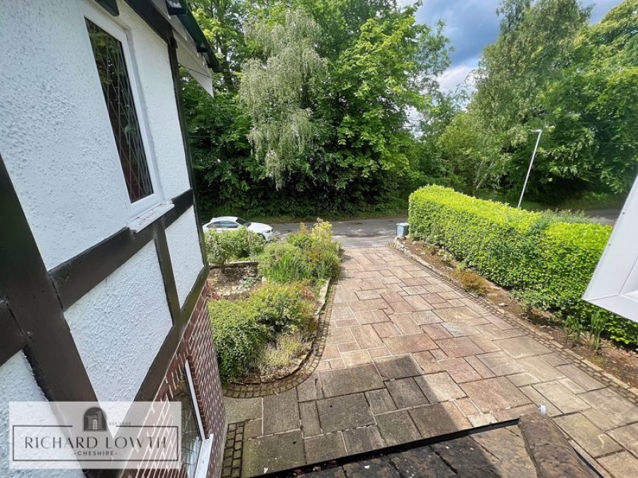 Images for London Road North, Poynton EAID:Richard Lowth BID:Richard Lowth & Co